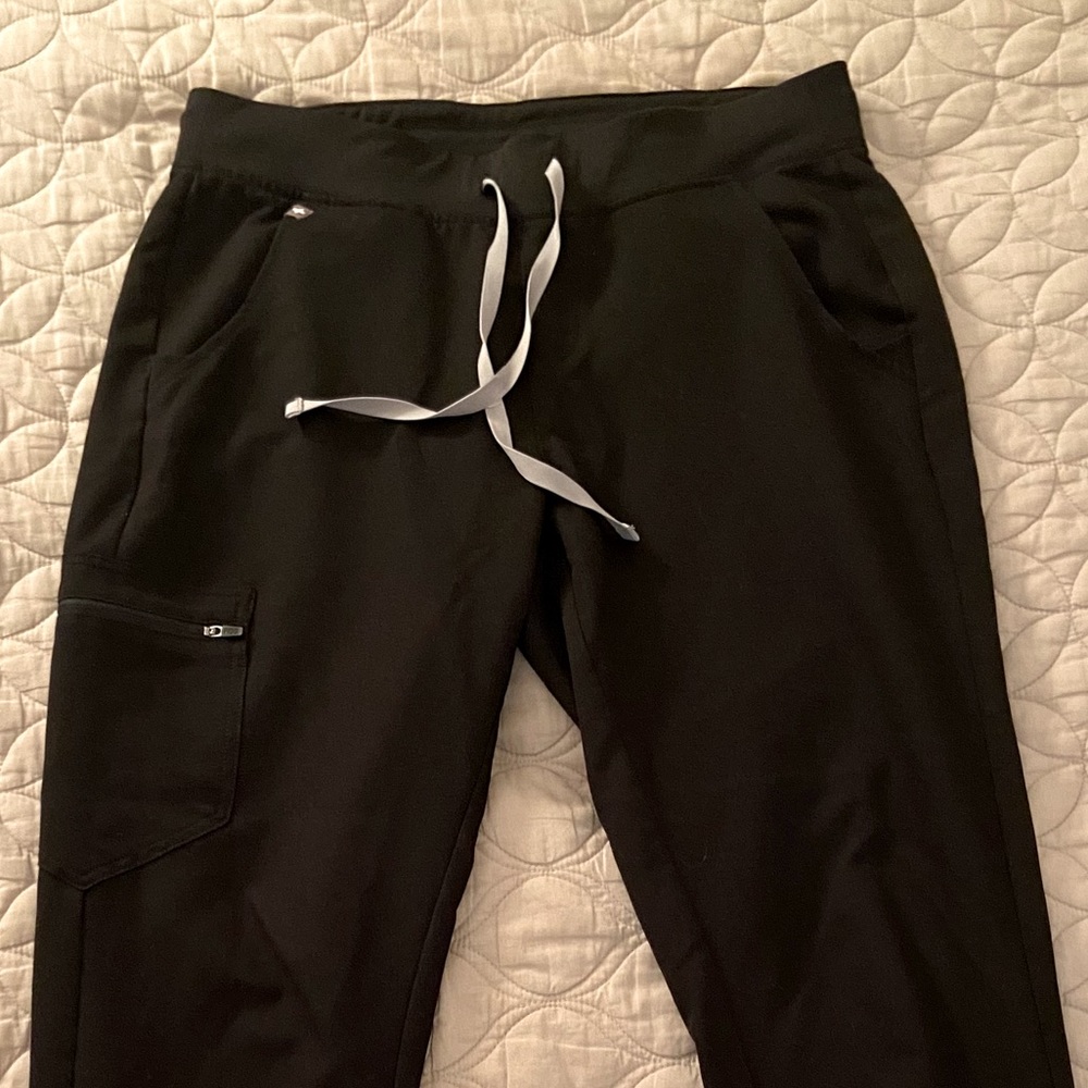 FIGS Women's Black Zamora™ - Jogger Scrub Pants - M / Black